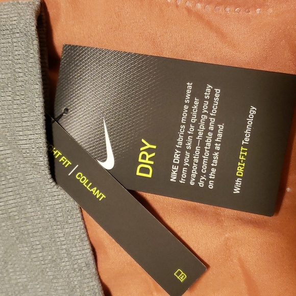 Womans sports bra - Picture 3 of 6